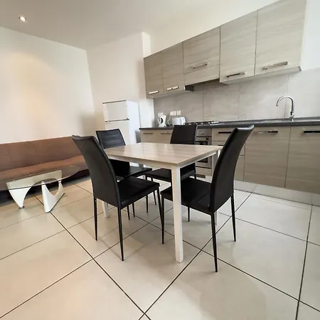Appartamento 2 Bedroom Close To Promenade