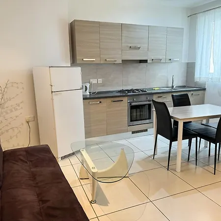 2 Bedroom Close To Promenade * Sliema