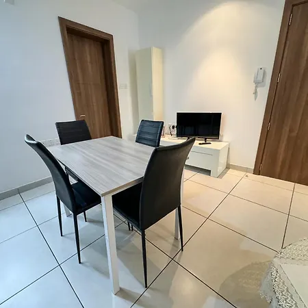 아파트 2 Bedroom Close To Promenade